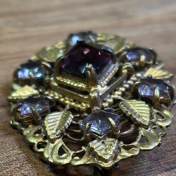 1930s–1940s Art Deco style gold-tone filigree brooch/sash pin - Picture 6 of 6